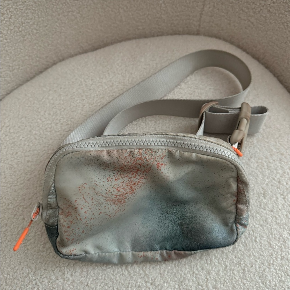 Lululemon Everywhere Belt Bag